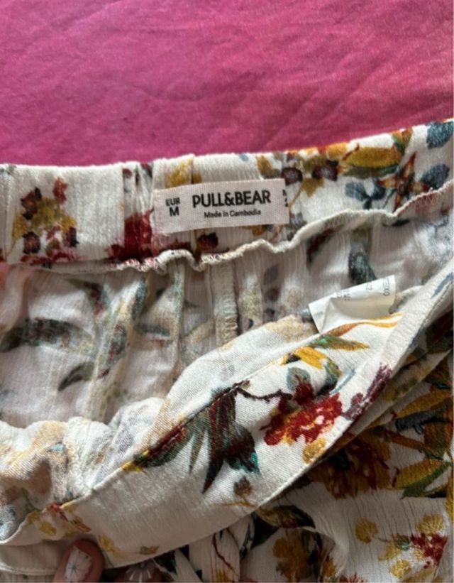 Pantalón corto floral Pull&Bear talla M