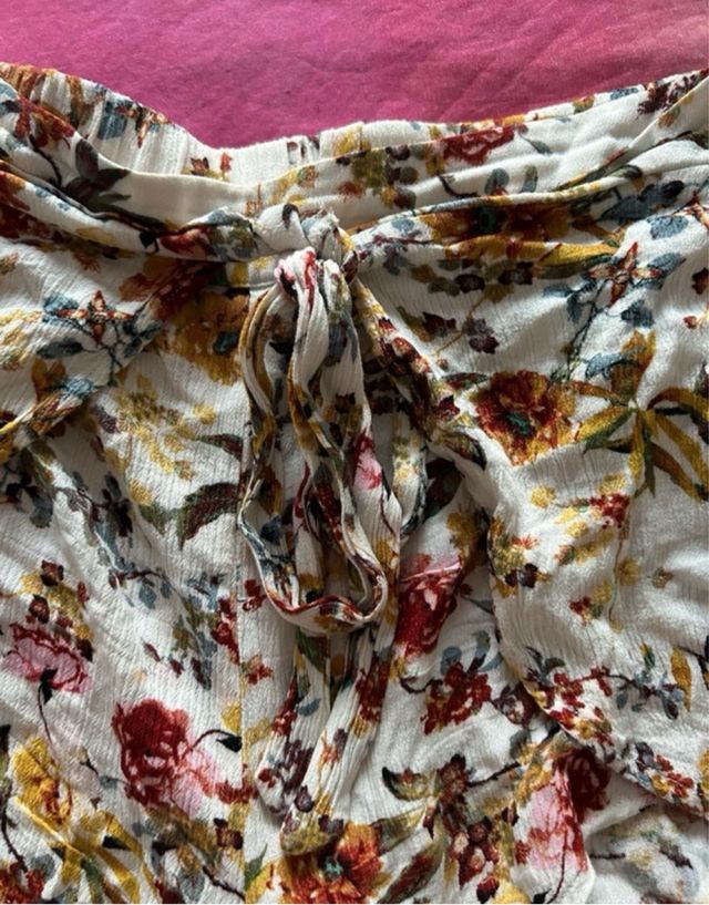 Pantalón corto floral Pull&Bear talla M