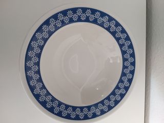 Vajilla con borde azul