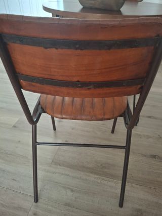 Preciosas 2 sillas de comedor de cuero y metal