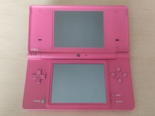 Nintendo DSi rosa fucsia