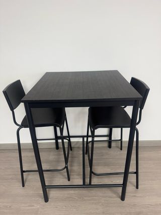 Mesa alta y 2 taburetes Ikea
