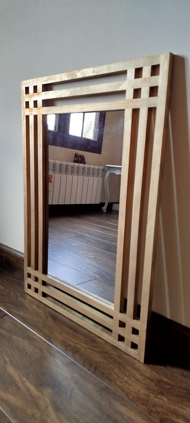 Espejo de madera con diseño