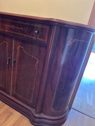 Mueble de entrada madera con detalles dorados