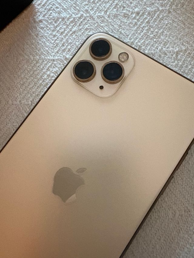 iPhone 11 Pro Max in oro
