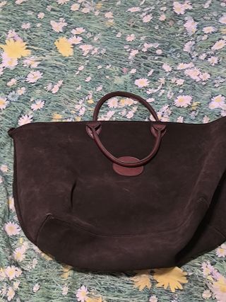 Bolso de ante marrón con asas de cuero