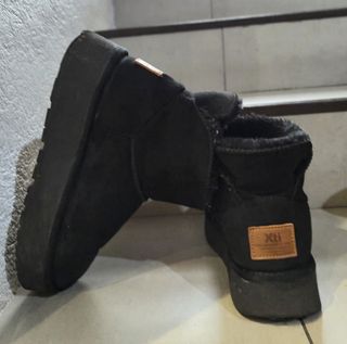 Botines negros XTI tipo Ugg talla 39