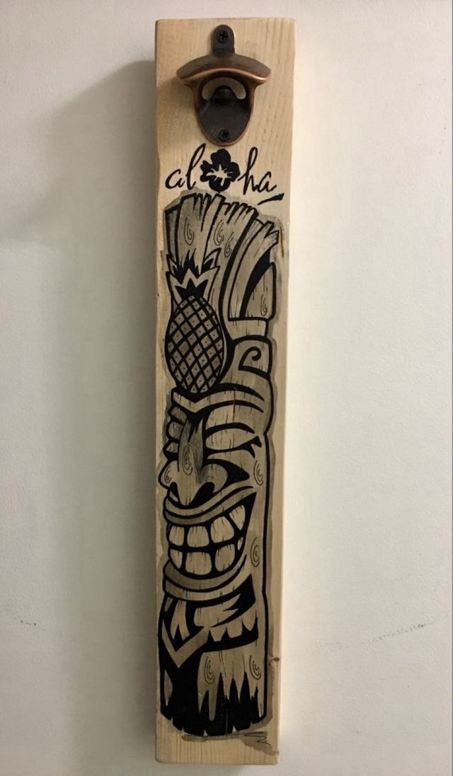 Abridor de botellas de madera para pared 