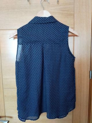 Blusa sin mangas con estampado de triángulos