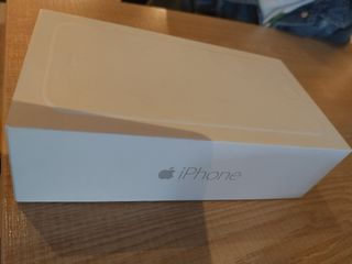 Caja iPhone 6 con manuales y pegatinas