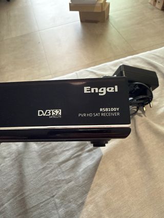 Descodificador Engel con antena USB.