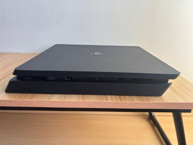 PS4 (Playstation 4) Negra