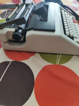 Máquina de escribir Olivetti Lettera 42