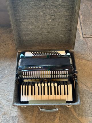 Acordeón Hohner Verdi I 80 bajos
