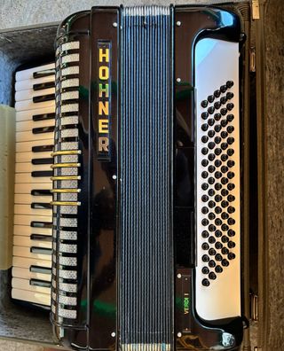 Acordeón Hohner Verdi I 80 bajos