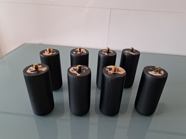 Patas de  madera cilindricas negras