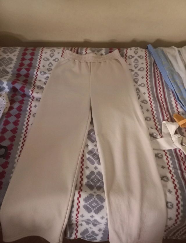 Pantalones anchos beige