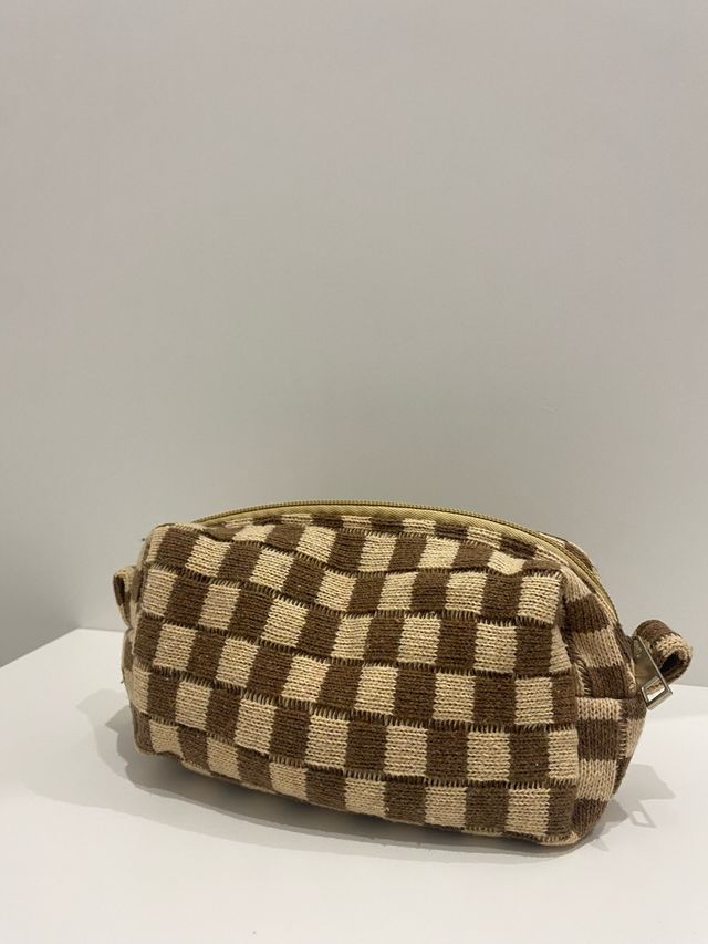 Neceser cuadros beige y marrón
