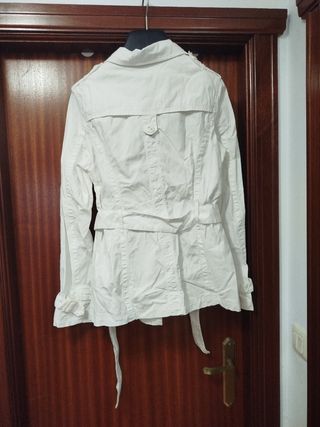 Gabardina blanca