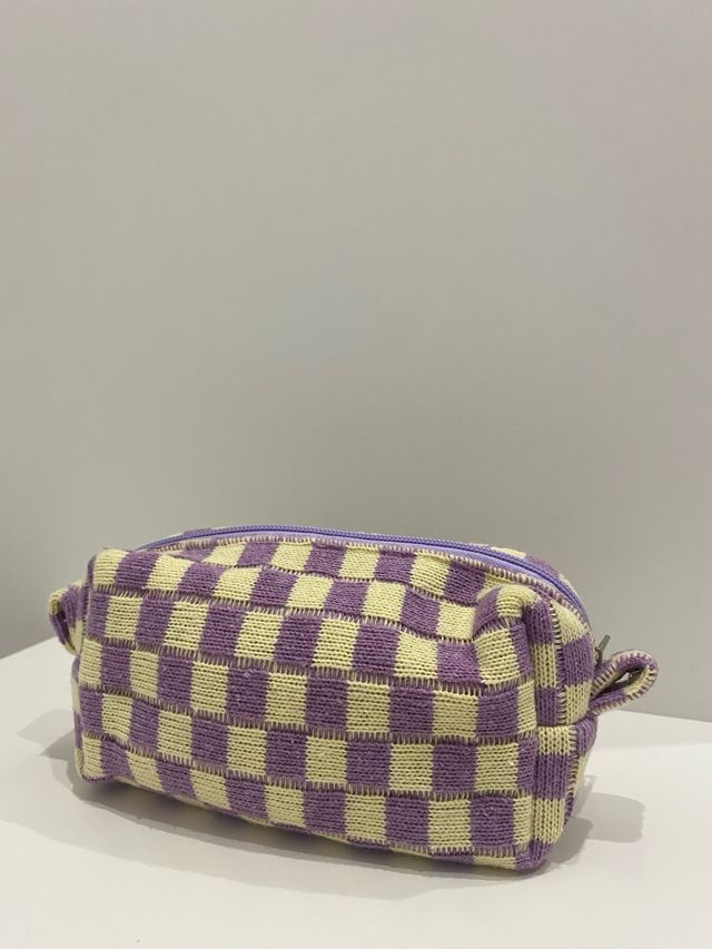 Neceser a cuadros morado y amarillo