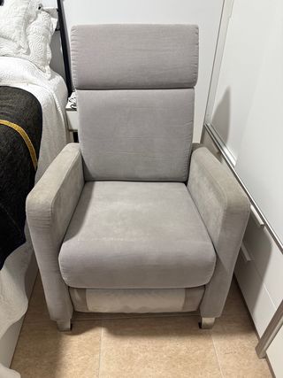 Sillón reclinable de tela gris
