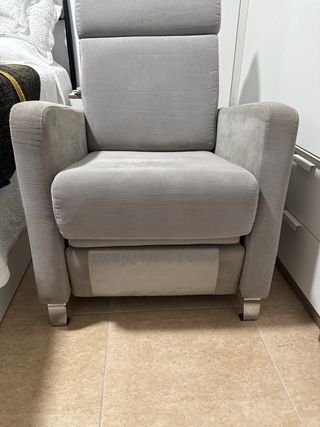 Sillón reclinable de tela gris