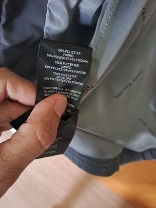 Chaqueta con capucha gris