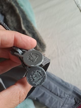 Chaqueta con capucha gris