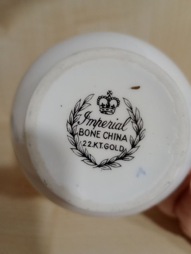 Jarrita para leche floral con borde dorado