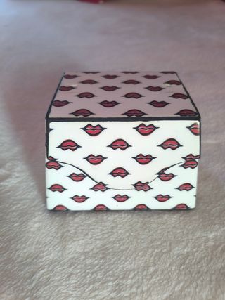 Joyero con diseño de labios