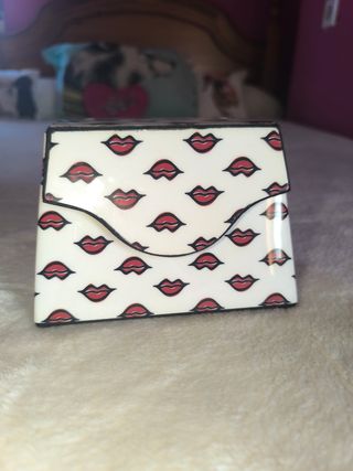 Joyero con diseño de labios