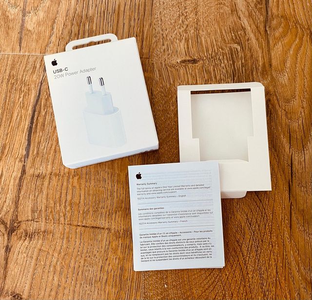 Caja vacía cargador Apple USB-C 20W