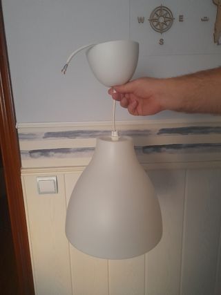 Lámpara blanca Ikea