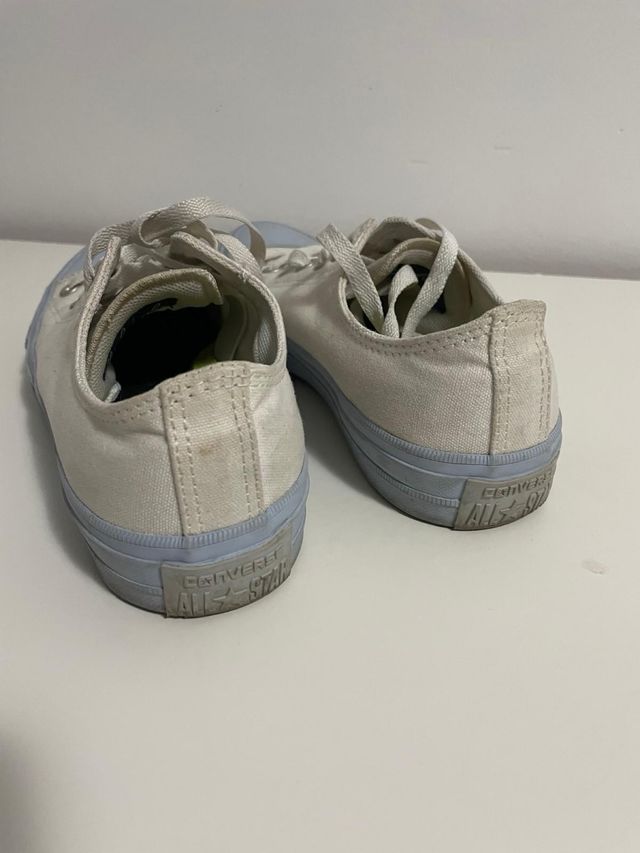 Zapatillas Converse Blancas y Azules