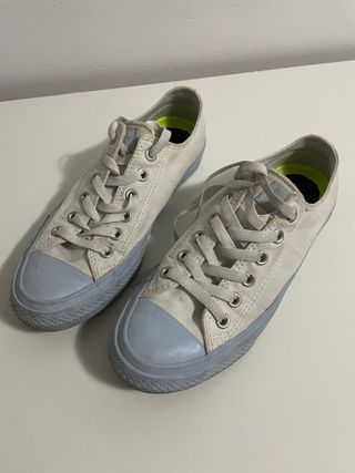Zapatillas Converse Blancas y Azules
