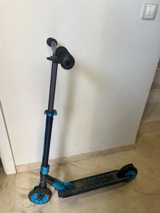 Patinete Negro y Azul