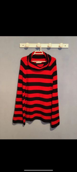 Jersey de rayas rojas y negras