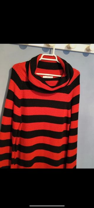 Jersey de rayas rojas y negras