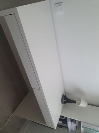 Escritorio Ikea MICKE + Regalo Lámpara