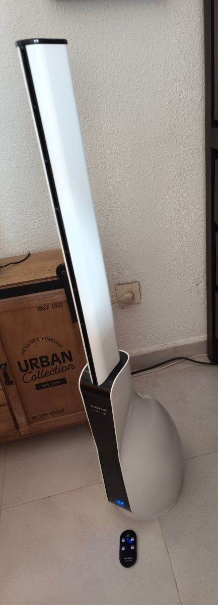 Ventilador Torre con Mando , poco uso