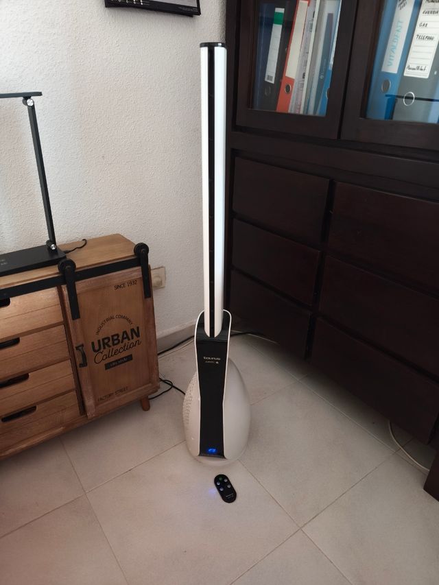 Ventilador Torre con Mando , poco uso