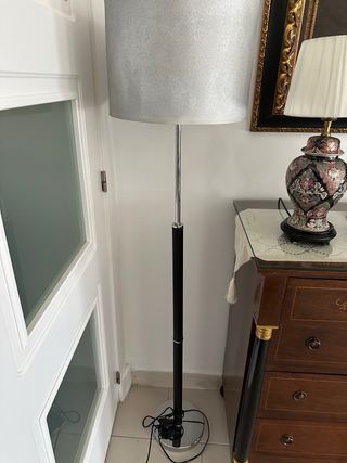 Lámpara de salón plateada y negra