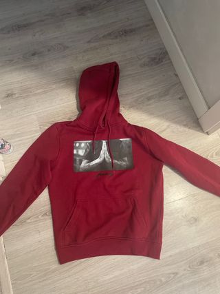 Sudadera Roja con Estampado