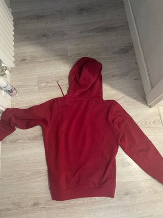 Sudadera Roja con Estampado