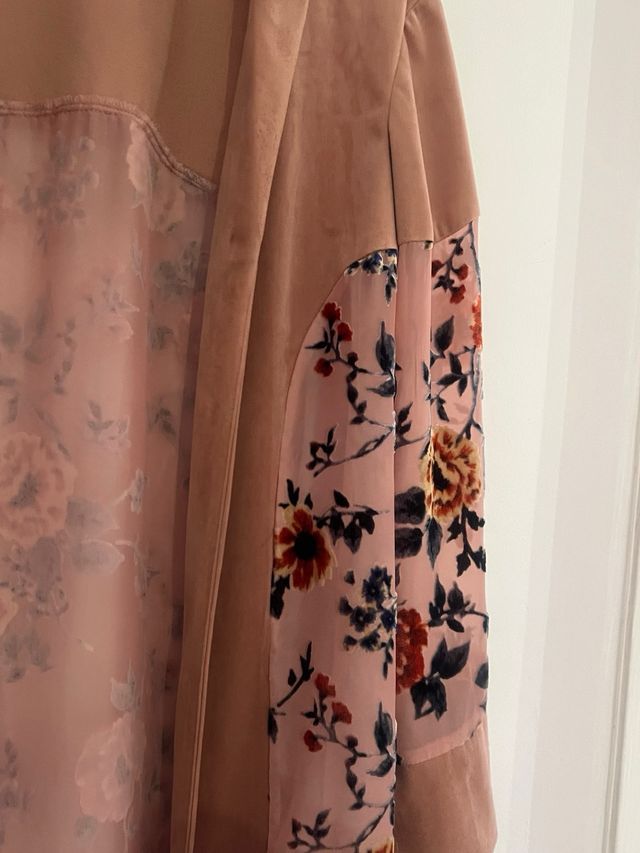 Bata Tigha gamuza y gasa floral M. de Alemania 