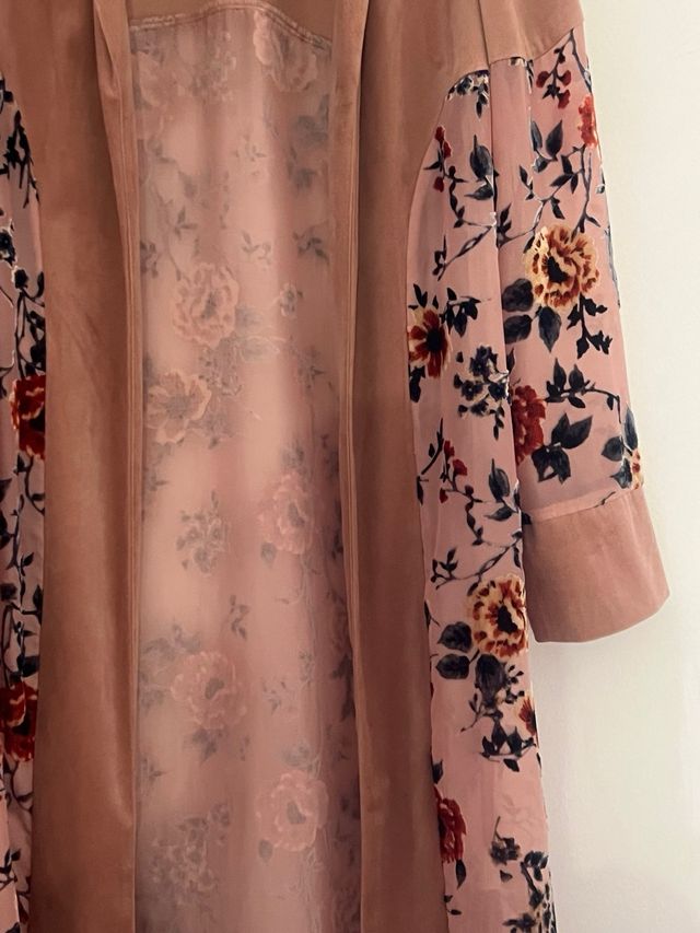 Bata Tigha gamuza y gasa floral M. de Alemania 