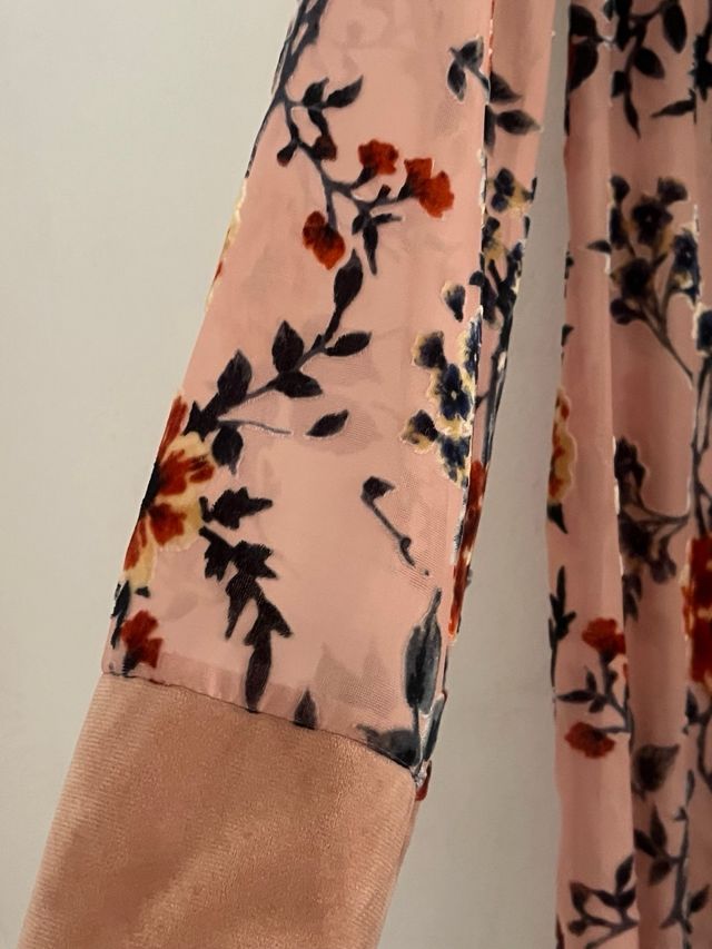 Bata Tigha gamuza y gasa floral M. de Alemania 