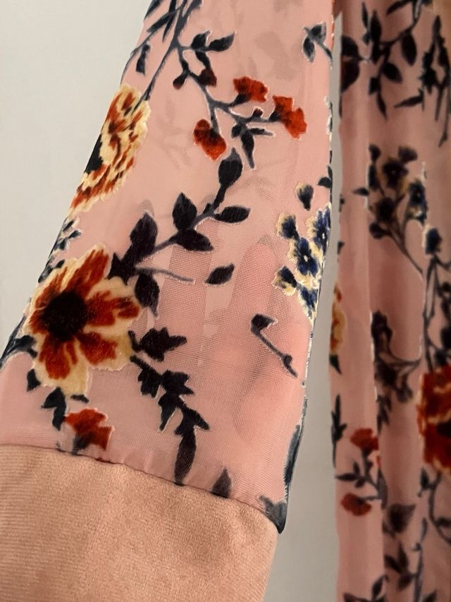 Bata Tigha gamuza y gasa floral M. de Alemania 