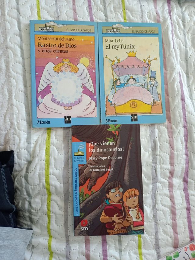 El rey Tunix, Que vienen los dinosaurios y Rastro