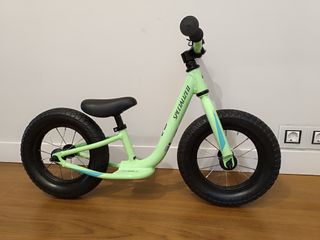 Bicicleta Specialized HOTWALK + casco specialized 